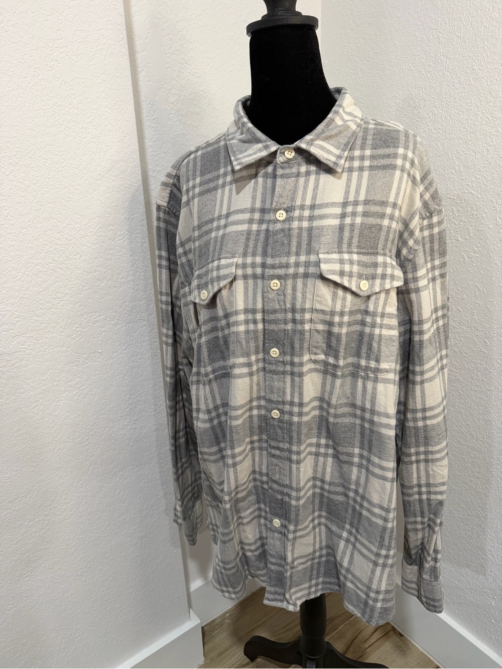 Plaid Button Down Shirt in Gray & White Like New